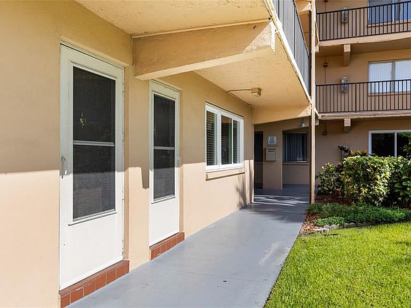 5th image of 2525 W BAY DRIVE #D13