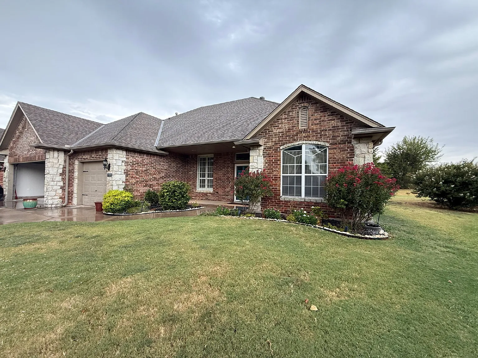 4 bed, 3.0 bath, 2200 sqft, $2,495 — Photo 3