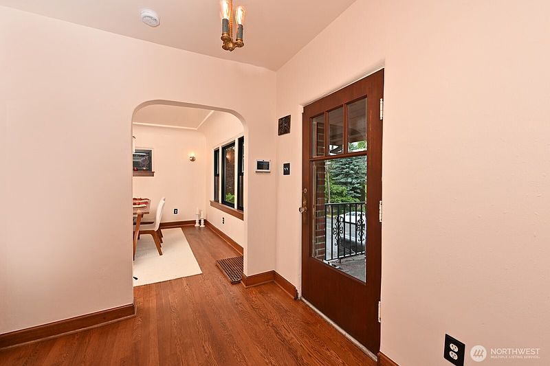 3rd image of 1543 31st Avenue S