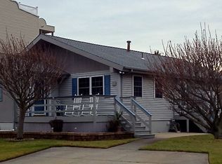 16 Hutchison Pl, Brigantine, NJ 08203