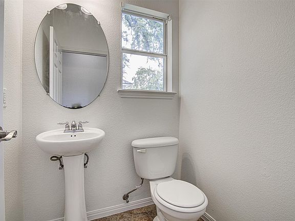 5th image of 4713A Santa Anna St