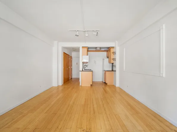 310 East 49th Street image 1 of 4