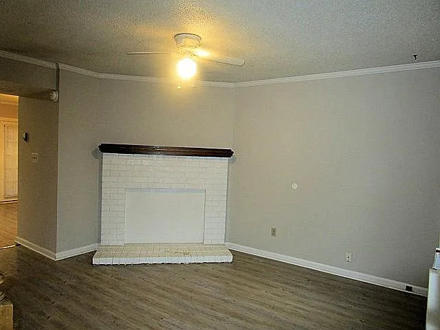 Building Photo - 103 N Elm St