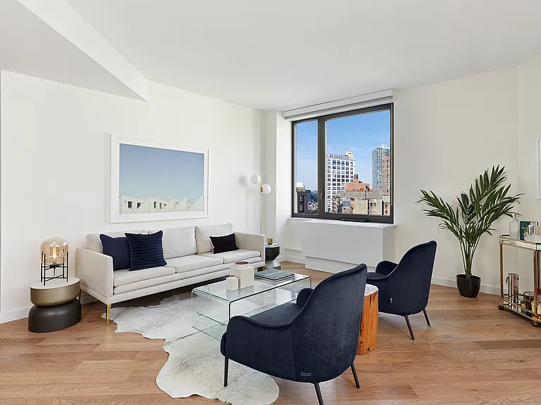 411 35th St #5M — Photo 1