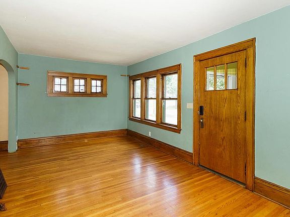4th image of 1360 Lafond Ave