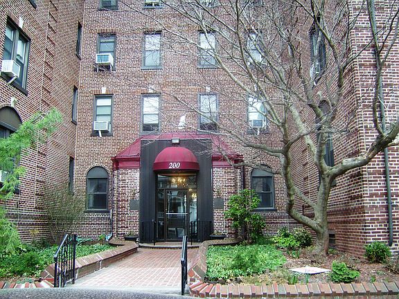 2nd image of 200 Hart Blvd APT 1E