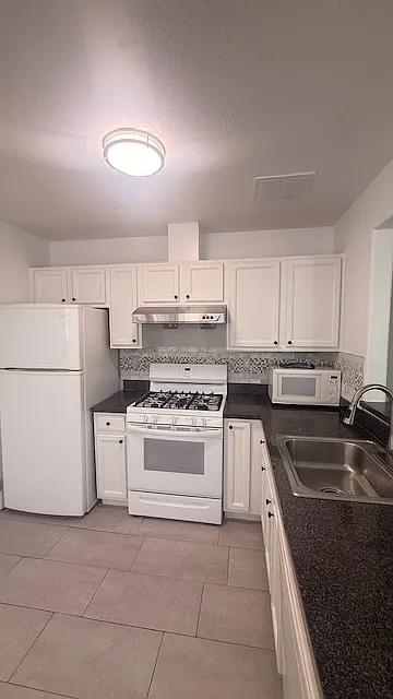 Building Photo - 192 Beach 74th St #2