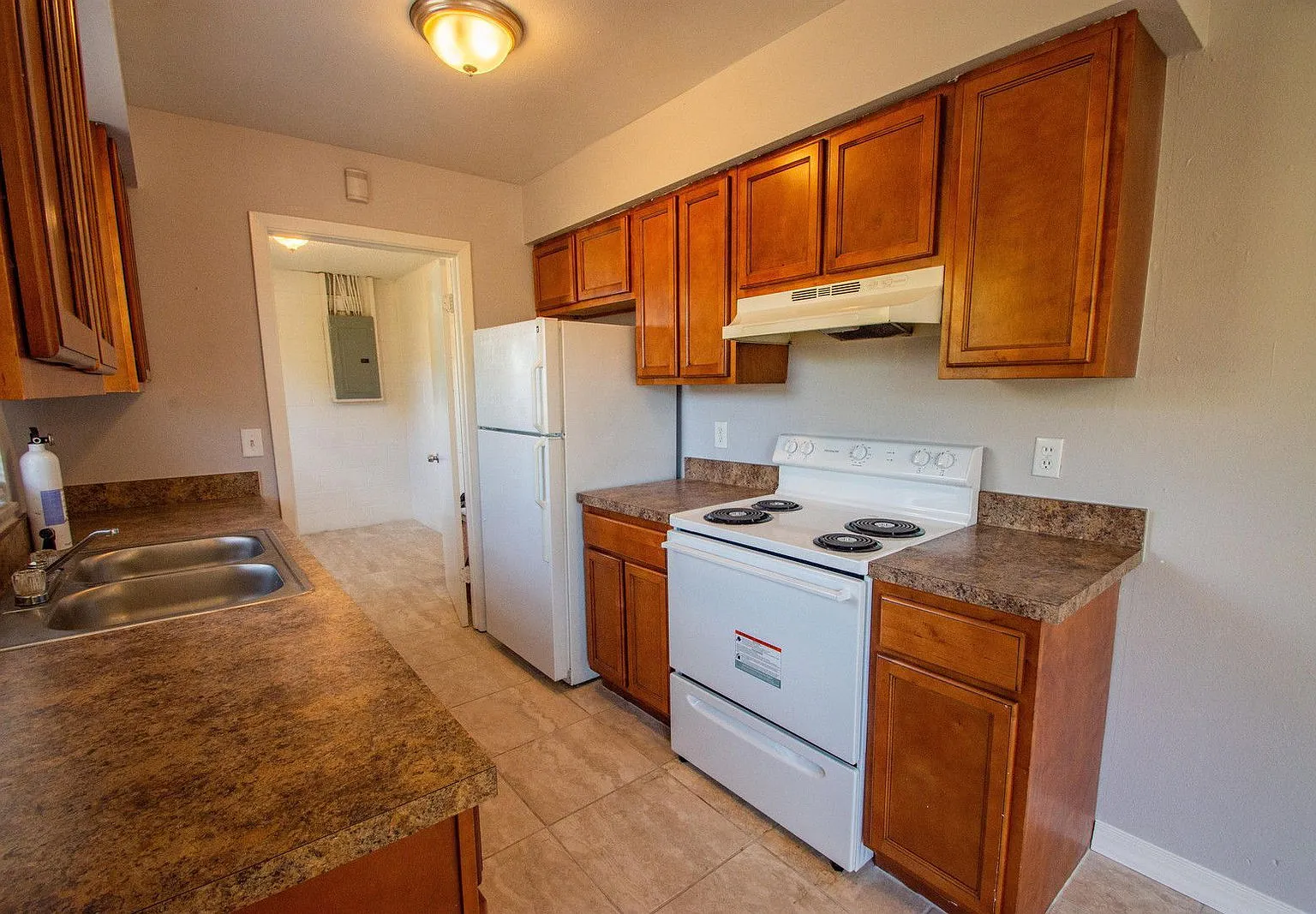 3 bed, 1.5 bath, 1000 sqft, $1,725 — Photo 2