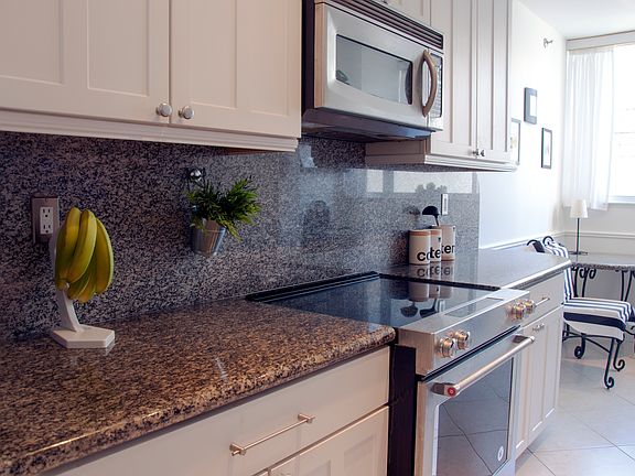 5th image of 6422 Collins Ave APT 302