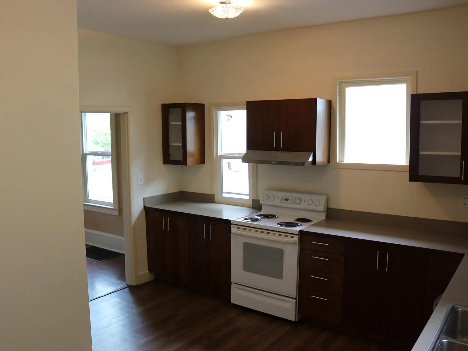 2 bed, 1000 sqft, $2,200 — Photo 2