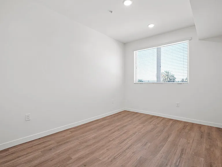 14541 Gilmore St Apartments — Photo 34