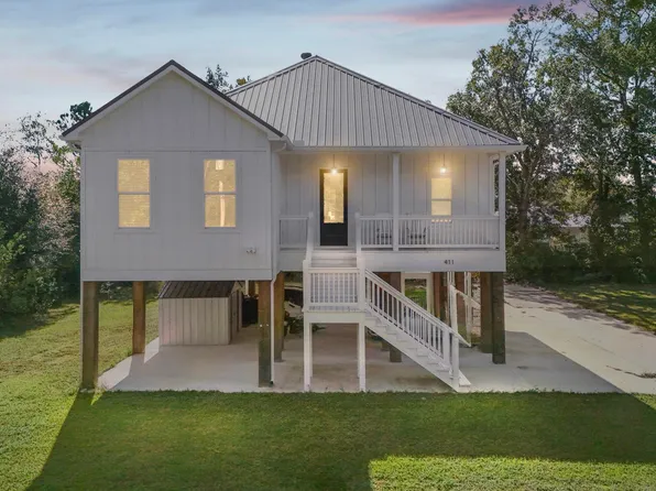 411 Water St, Waveland, MS 39576