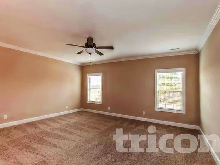 1509 Burrows Ave — Photo 9