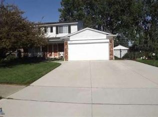 41032 Spicemill Dr, Sterling Heights, MI 48314