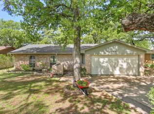 108 Lilac Ln, Azle, TX 76020