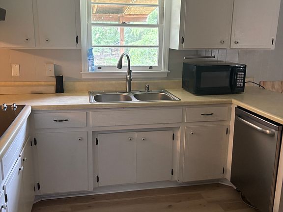 5th image of 2613 Circle Dr