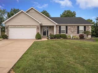 105 W Park Cir, O'Fallon, MO 63366