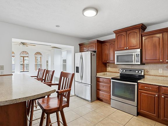 3rd image of 9202 Champton Dr
