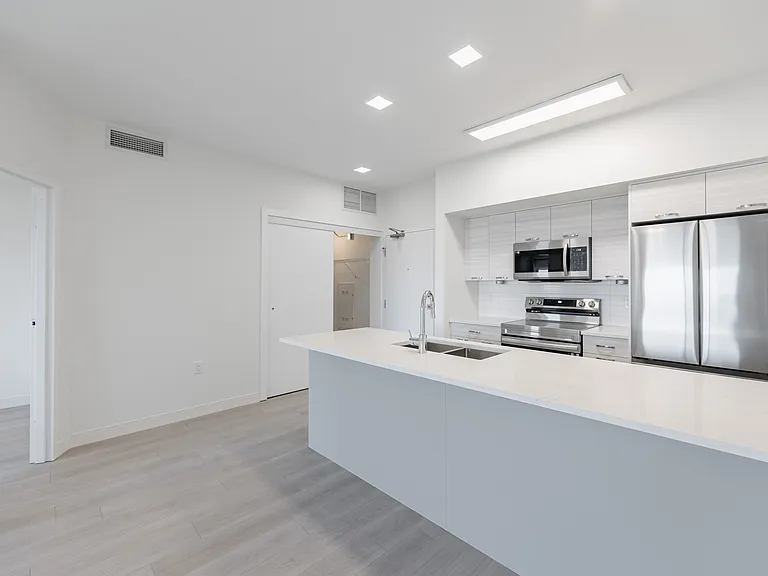 15 Refinery Way — Photo 6