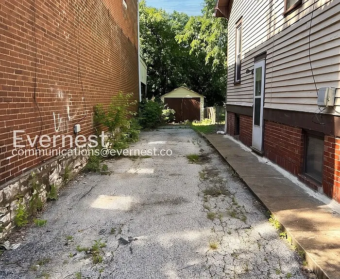 2022 McLaran Ave — Photo 19