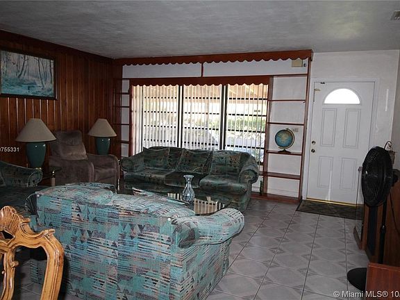 3rd image of 920 NW 197th Ter