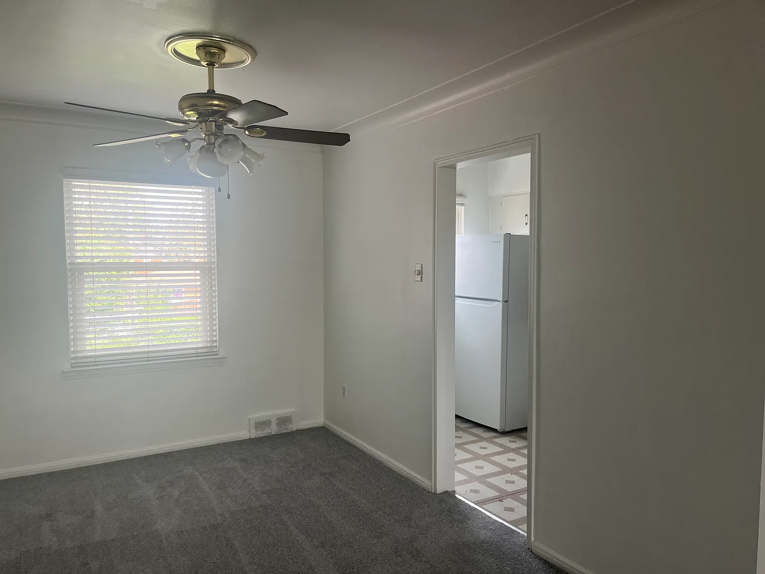 1 bed, 750 sqft, $900 — Photo 2