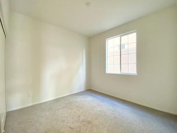 5th image of 269 Cherry Laurel Ct