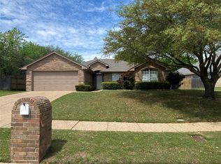 10159 Trail Ridge Dr, Benbrook, TX 76126
