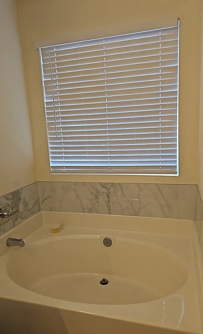 3 bed, 2.0 bath, 1663 sqft, $2,200 — Photo 4