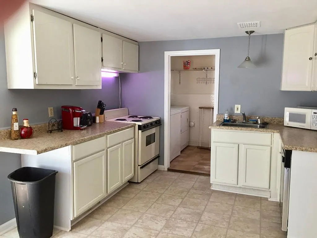 4 bed, 1.5 bath, 1404 sqft, $625 — Photo 1