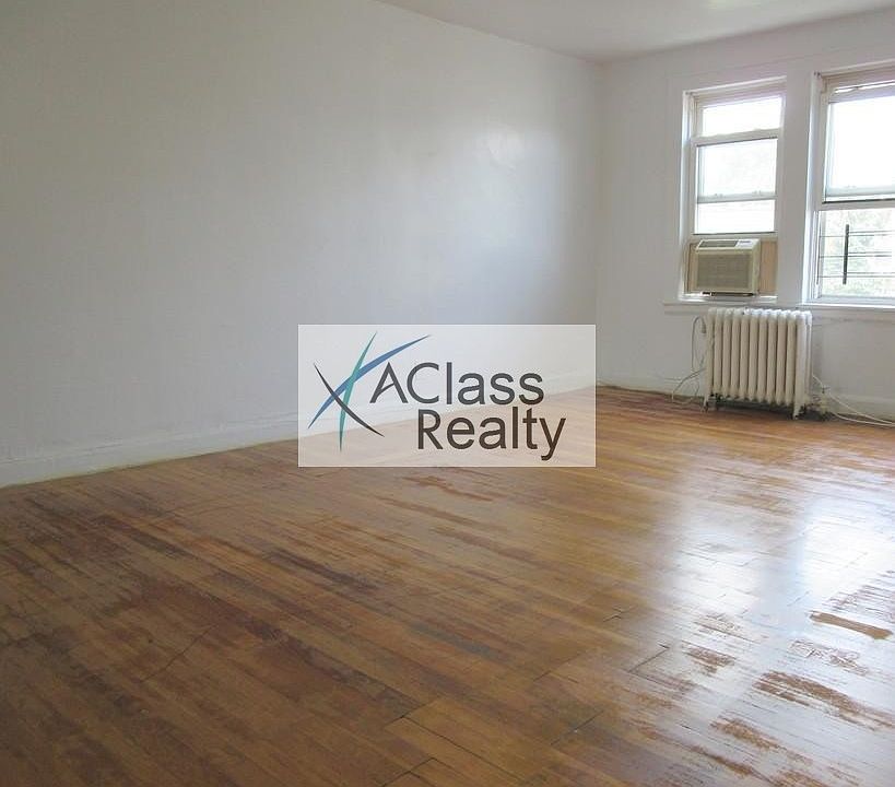 1st image of 2054 32nd St