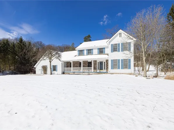 20 Sylvan Gln, Fairport, NY 14450