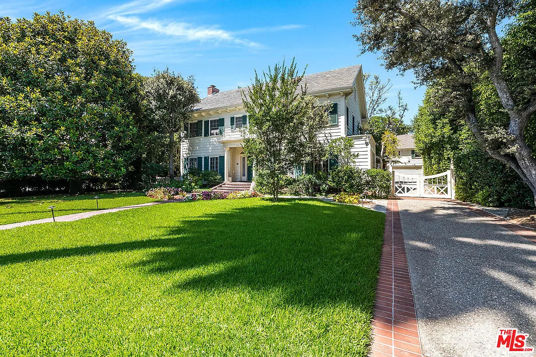 5 bed, 5.0 bath, 5000 sqft, $25,000 — Photo 2