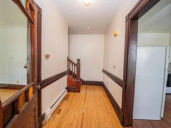 2nd image of 148A Pearl St #148A