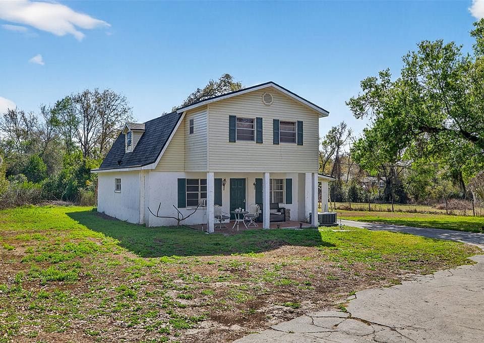 1st image of 902 Two Houses Ln