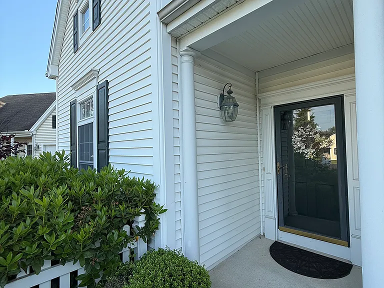 9 Clover Ln — Photo 1