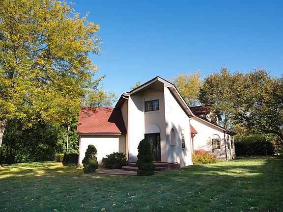 2nd image of 3333 Kioka Ave