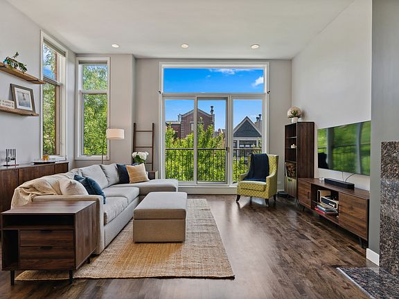 2nd image of 864 N Paulina St #3