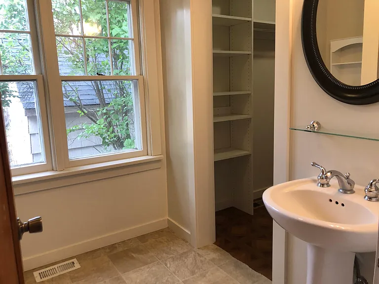 1030 NE Duncan Ln — Photo 9