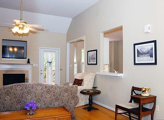 4th image of 4073 Bamborough Dr