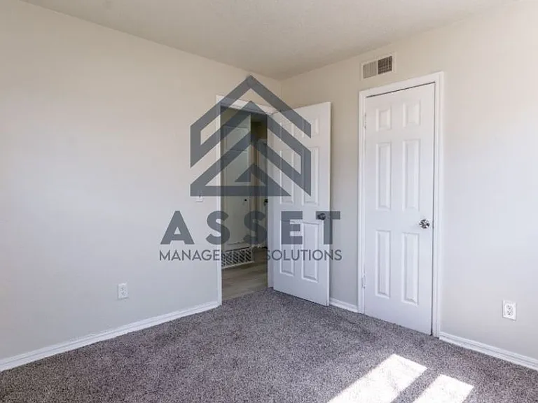 1216 McGregor Dr — Photo 17