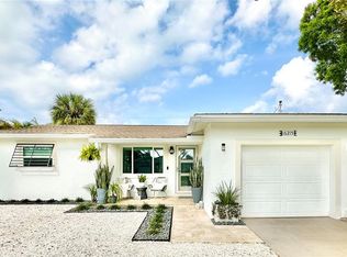 16215 2nd St E, Redington Beach, FL 33708