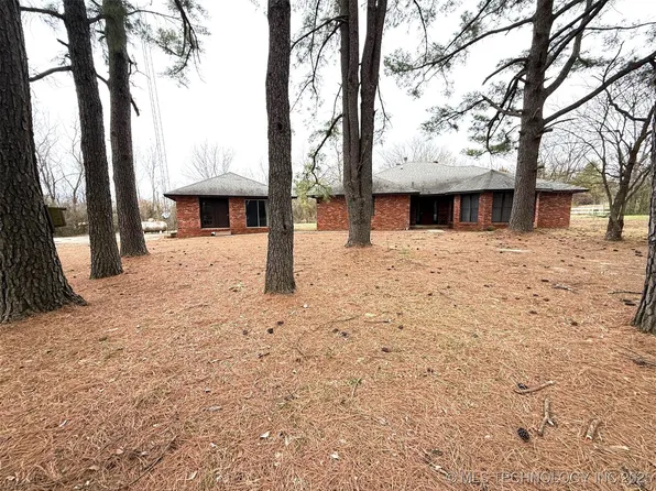 620 S 24th St, Okemah, OK 74859