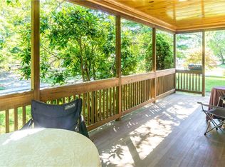 29 Grove St, Clinton, CT 06413