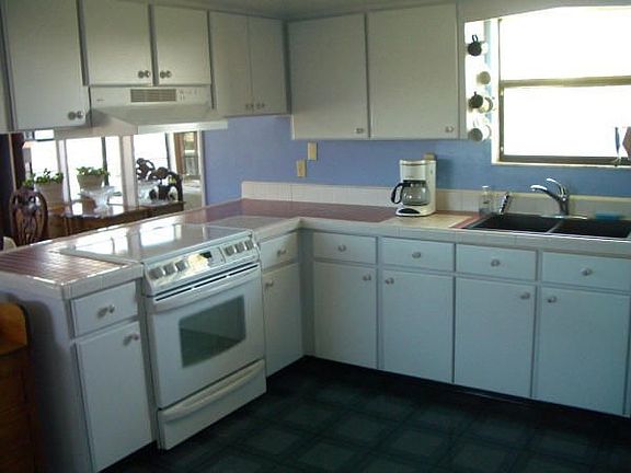 upper kitchen