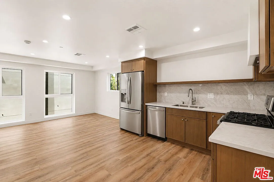 3 bed, 3.0 bath, 1753 sqft, $5,500 — Photo 3