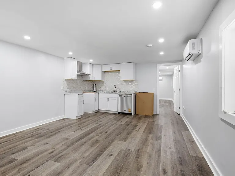 2336 Clifton Ave — Photo 7