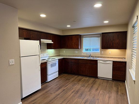 4th image of 32 S 20th St APT 1
