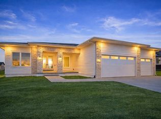 17212 Springbrook Trl, Urbandale, IA 50323