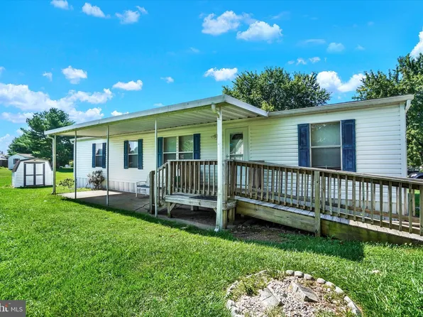 82 Daisy Ln, Dover, PA 17315